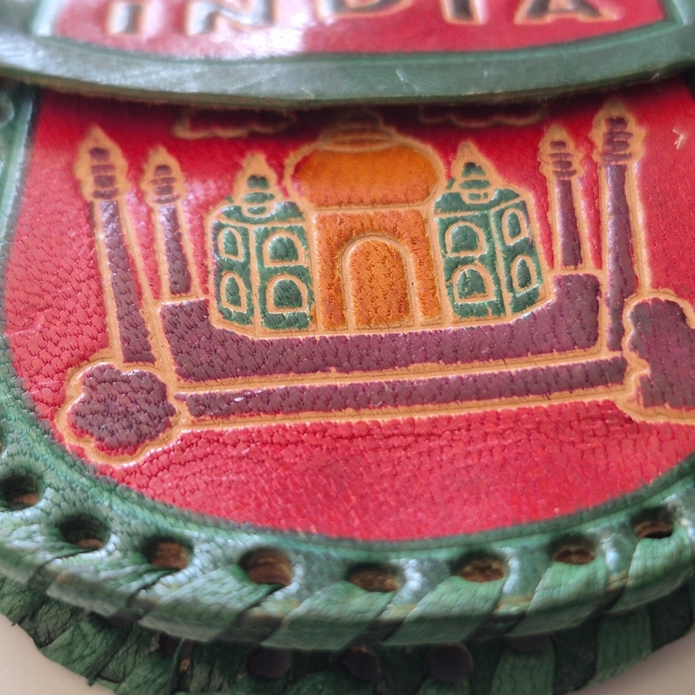 Taj MAHAL MADE IN INDIA COINPURSE/ KEYCHAIN IN RED AND GREEN LEATHER - Picture 8 of 9